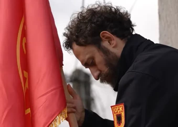 Çlirim Haziri nis iniciativën: Ta veshim Kosovën me flamujt e UÇK-së, vendose edhe ti në shtëpinë tënde