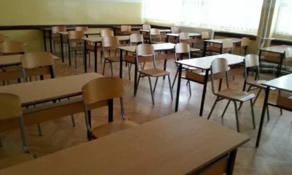 Azemi: Punëtorët teknikë nuk kthehen në punë pa pagat e korrikut dhe gushtit