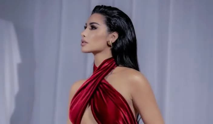 Soni Malaj shfaqet “hot” nga pushimet, kush po e shoqëron atë?
