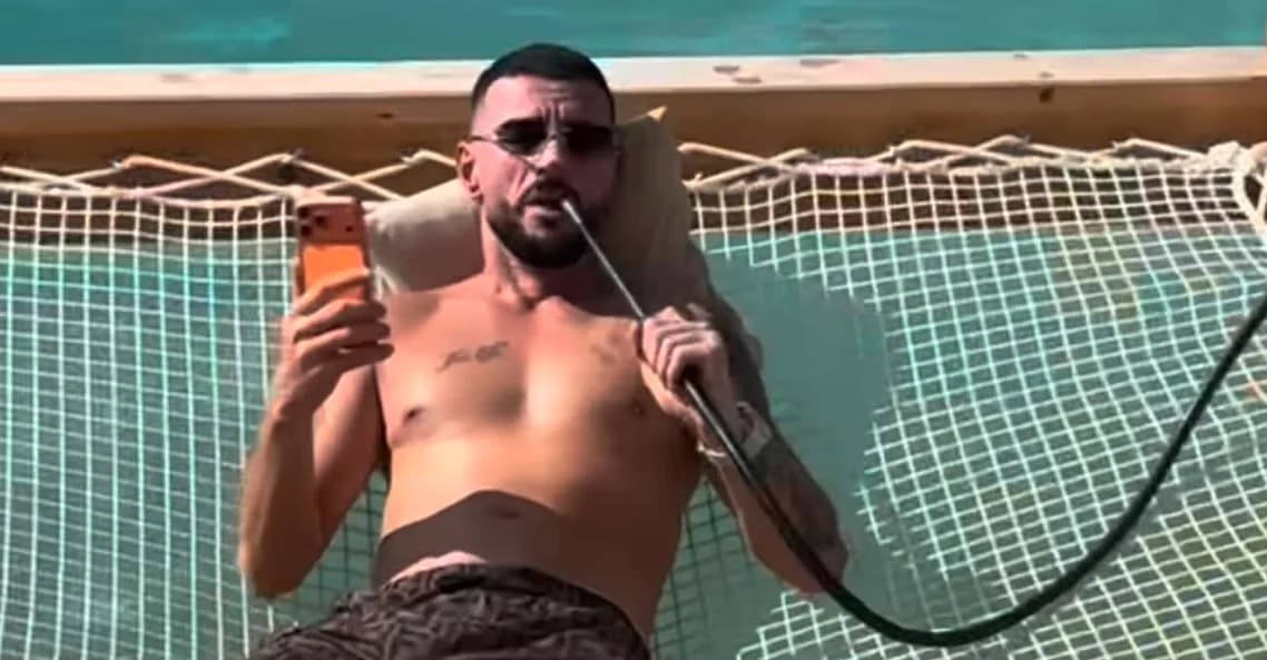 Stresi shfaqet duke shijuar pushimet luksoze, me para e shisha në dorë