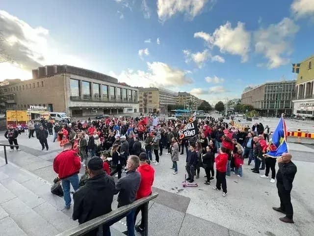 Protestë në Goteborg të Suedisë në mbështetje të çlirimtarëve në Hagë