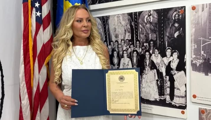 Violeta Kukaj nderohet nga Federata Pan-shqiptare “Vatra”: “Një mirënjohje që do ta mbaj me shumë respekt”