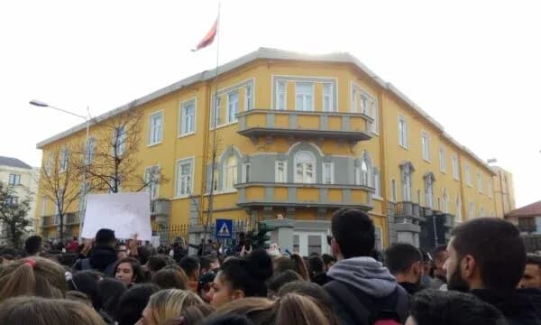 Anulohet nisja e studentëve të Kosovës për në protestën në Shqipëri