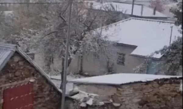 Kukësi zbardhet nga bora