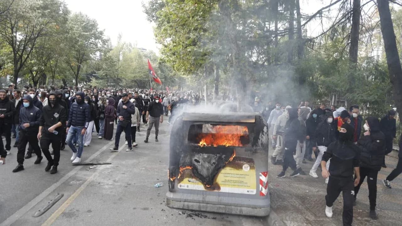 Policia e Shtetit reagon për protestat, apel prindërve: Kontrolloni ku ndodhen fëmijët tuaj