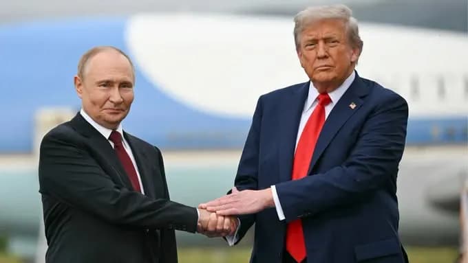 “The Telegraph”: Edhe investitorët e Zvërnecit pas marrëveshjes së turpshme Trump – Putin?