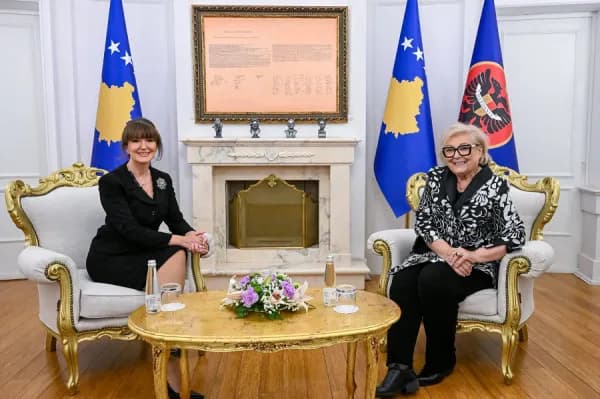 “Do ta vazhdoni faqebardhë”, Jahjaga i ofron mbështetje Shiroka-Pulës