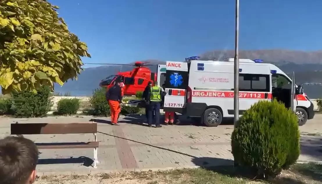 Kamioni përplas drejtuesin e biçikletës në Pogradec, 26-vjeçari transportohet me helikopter drejt Tiranës