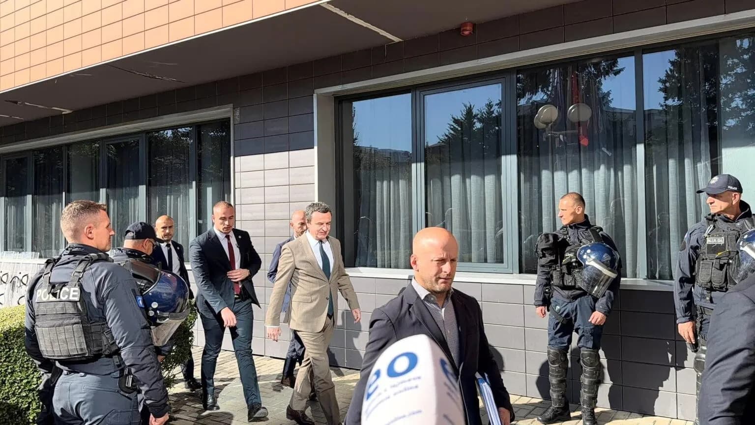 Kurti nuk pergjigjet nese deputetët e VV-së do ta votojnë Ligjin për Specialen