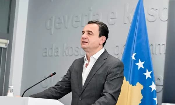 Kurti tallet në konferencë: “Prita se po shkoni te Hamza për t’i bërë pyetje”, “çka po ua merr mendja për propozimet”