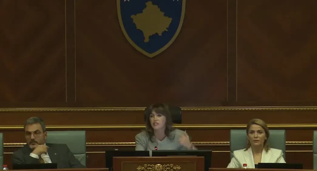 Përplasje në Kuvend: Tahiri kërkon dorëheqjen e Gërvallës, Haxhiu ia kujton vitin 2019