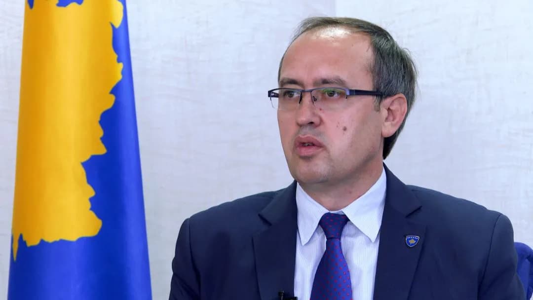 Hoti dorëzon kërkesën te Presidentja për mosdekretimin e Nurbojës në BQK