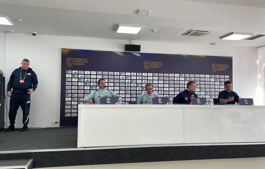 Trajneri i Austrisë kritikon fushën në “Fadil Vokrri”: Është e pakuptimtë që nuk është mirëmbajtur