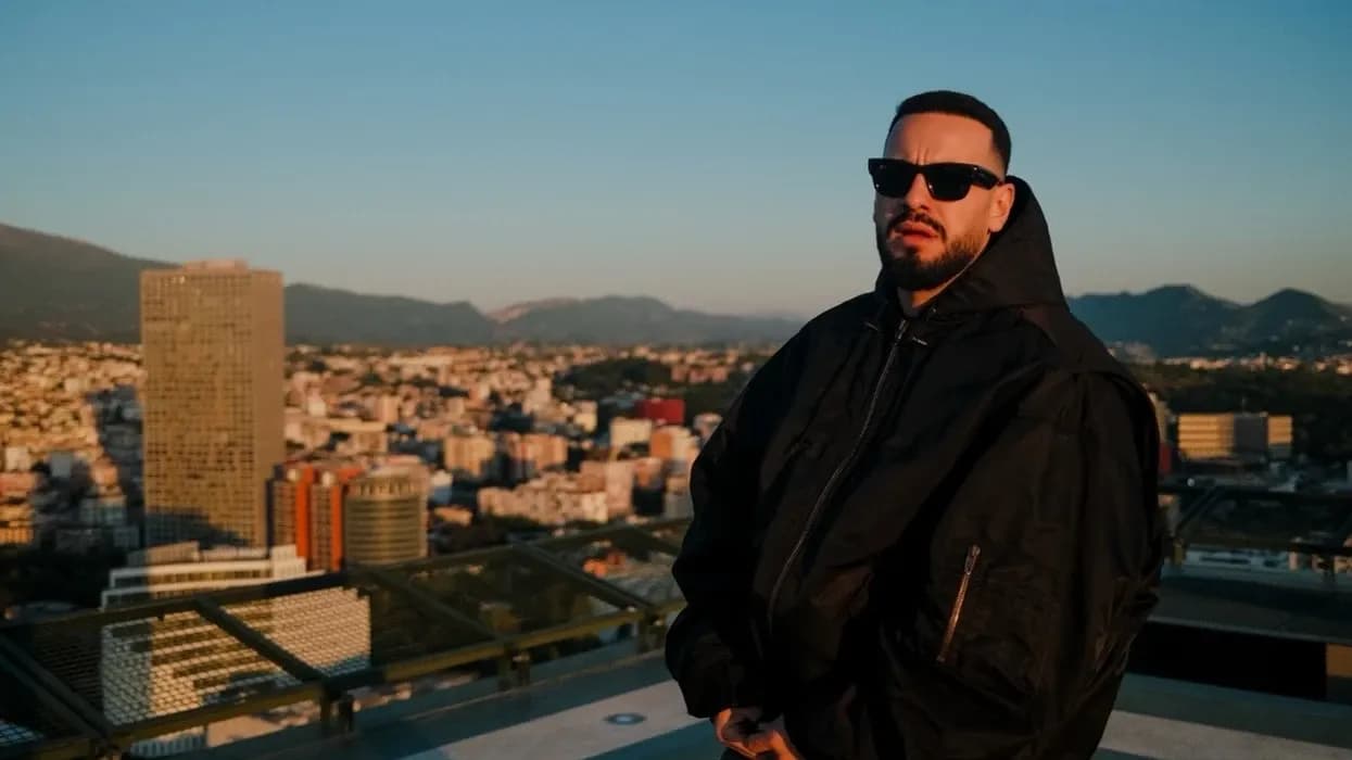 Del audio-incizimi i telefonatës së Capital T me një oficer policie - a u "kërcënua" reperi që bëri thirrje për mbështetjen e protestave në Tiranë?