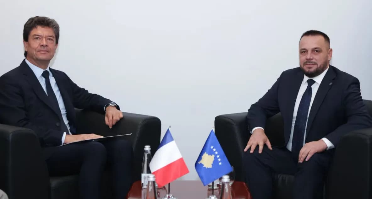 Maqedonci takon ambasadorin e ri të Francës, diskutojnë për thellimin e bashkëpunimit në mbrojtje