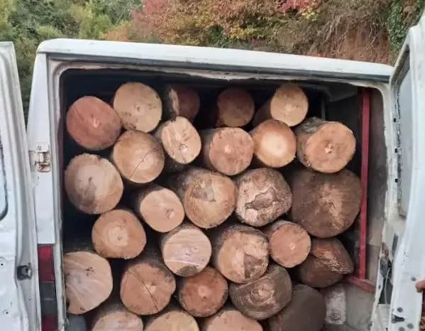 Po transportonin dru ilegalisht në Shtërpcë, Policia konfiskon dy furgonë