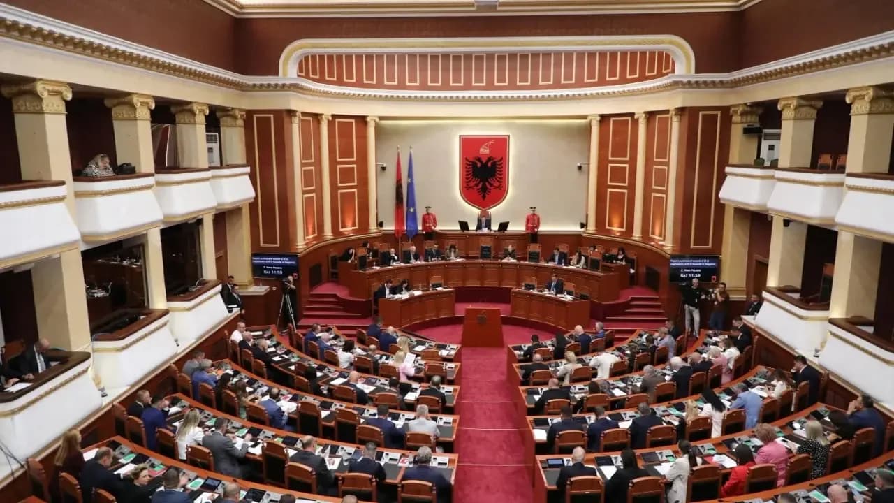 Protestat në Shqipëri, Parlamenti mblidhet të enjten