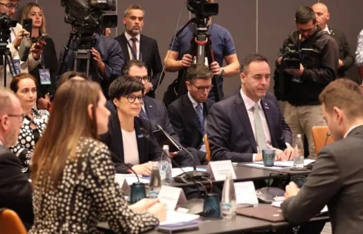 ​Glauk Konjufca kërkon përfshirje të plotë të Kosovës në Korridorin VIII