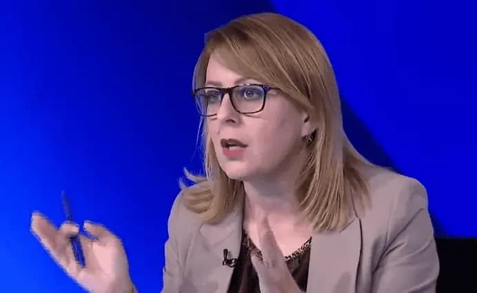 Bajrami kritikon Qeverinë Kurti për gjuhën ndaj gazetarëve: Kur s’iu konvenon, gazetari bëhet armik, njeri i Rusisë a i Serbisë