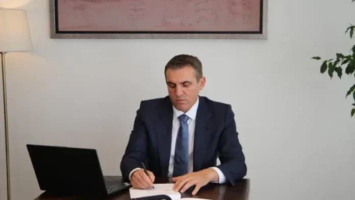 “Jam jashtë vendit, nuk po dëgjoj”, kryeprokurori Gashi pyetet për vrasjen e Arlinda Zekajt