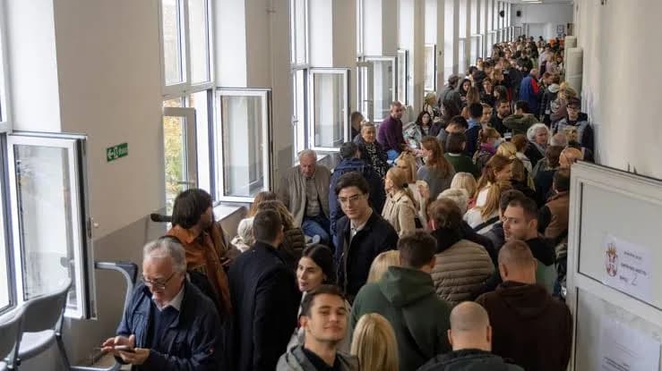 Rezultatet e para të zgjedhjeve në Serbi priten nga ora 21:30 deri në 22:00