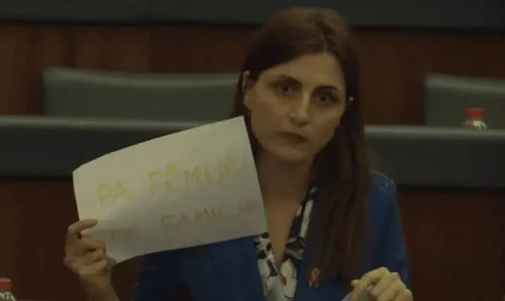 Ymeri: Harxhohen para për xhipa e darka, e grave të dhunuara ju thuhet: shko te burri