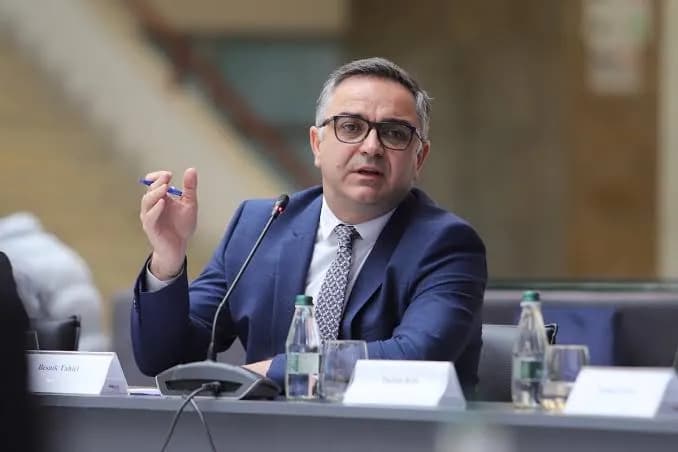 Tahiri në mbledhjen e Kryesisë ngriti çështjen rreth strategjisë për mbrojtjen e çlirimtarëve