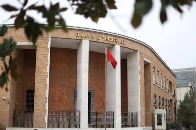 Banka e Shqipërisë reagon pas dëmtimeve nga protestat: Depozitat dhe kursimet e qytetarëve janë të sigurta