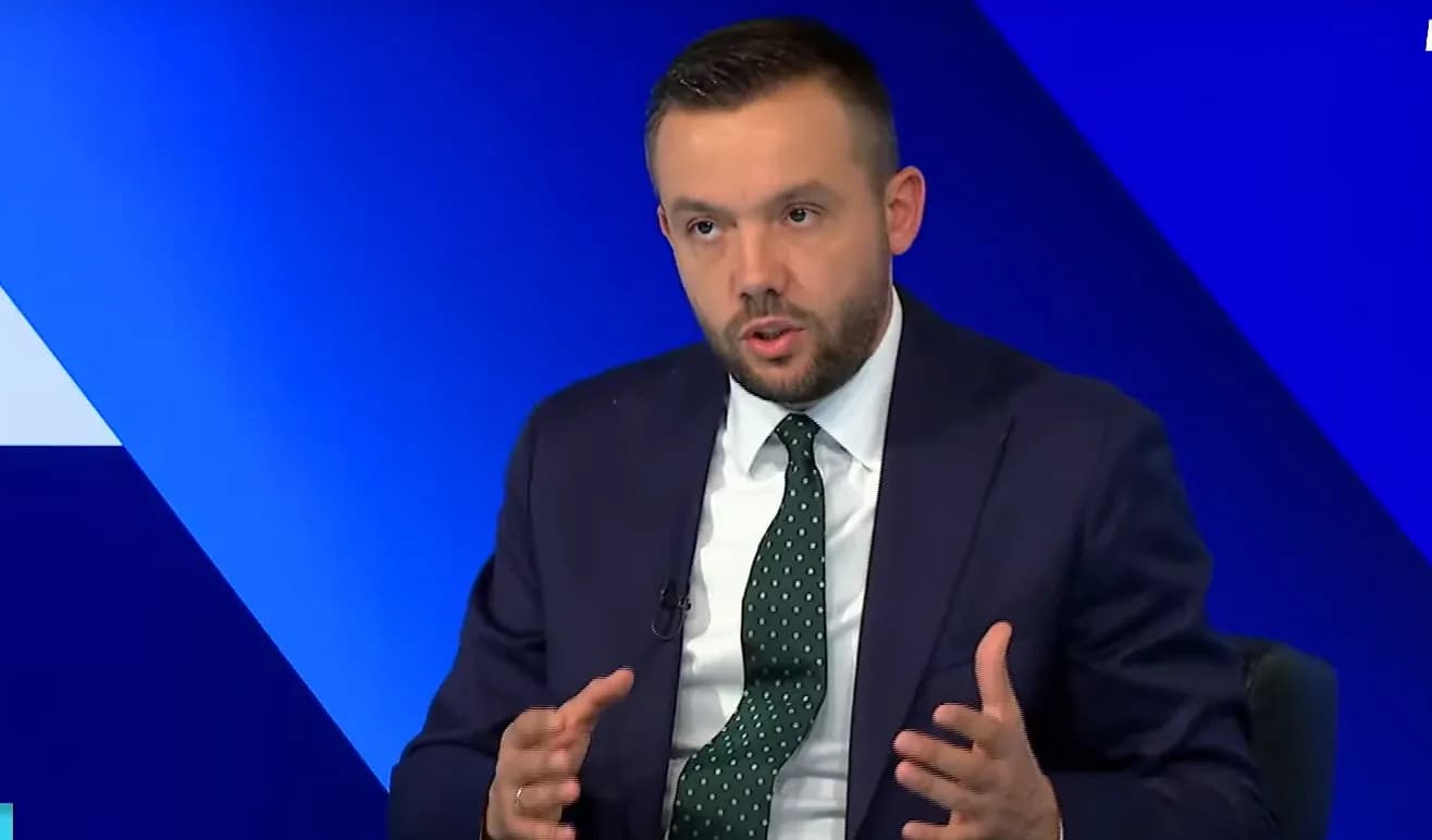 Qeveria e dërgoi në Kuvend Ligjin për Gjykatën Speciale, reagon Arian Tahiri