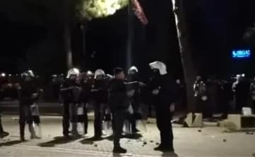Situata para kryeministrisë, mediat në Shqipëri raportojnë për një marrëveshje mes protestuesve e Policisë