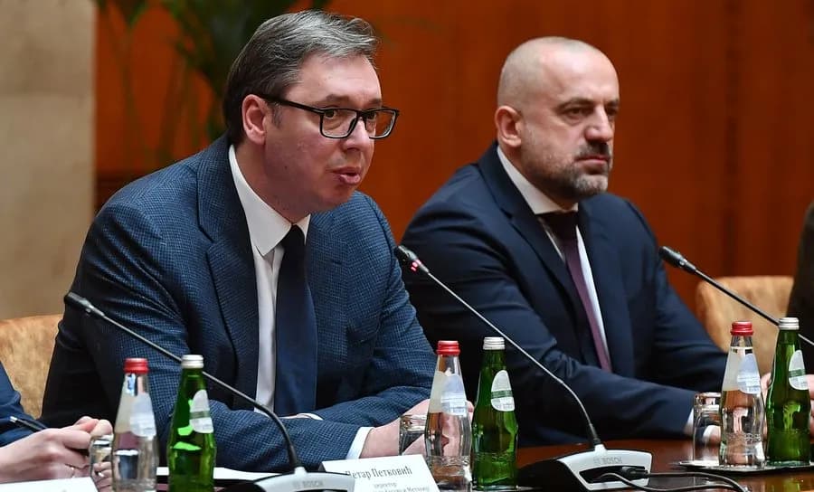 Vuçiqi edhe në humbje i del në krah Radoiçiqit: Dorëzimi i tij në Prishtinë do të nënkuptonte njohjen e Kosovës
