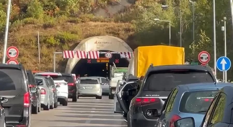Bllokohet hyrja e tunelit Tiranë–Elbasan, dyshohet për aksident