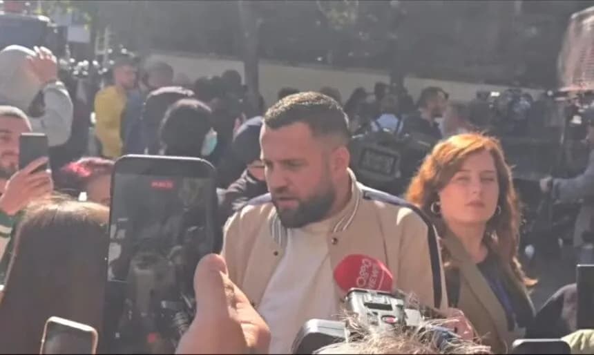 Luiz Ejlli del në protestë, bën thirrje për zgjidhje