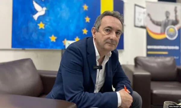 Pak para mbylljes së vendvotimeve, Judah për autoblindat në qendër të Beogradit: Qetësi para stuhisë