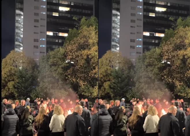 Gjithë natën në shesh, pas tendave, protestuesit ndezin edhe zjarre
