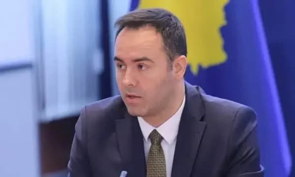 Deklarimet e Daçiqit për “flamurin serb mbi Prizren” e pamjet e Radojiçiqit me djalin e Vuçiqit, Konjufca: S’janë provokime të izoluara