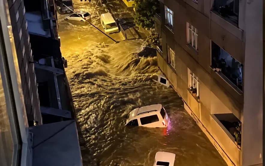 Stambolli nën ujë pas reshjeve intensive, katër viktima dhe dëme të mëdha