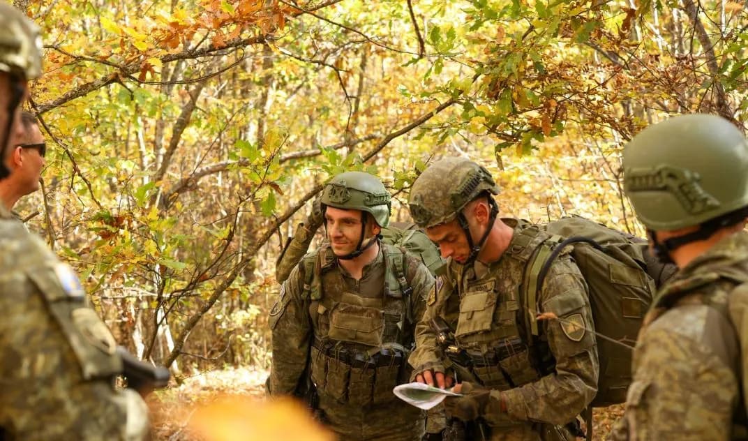 ​35 kilogramë mbi supe, 52 kilometra përpara: Kadetët përballojnë sfidën “Triumfi Dardan”