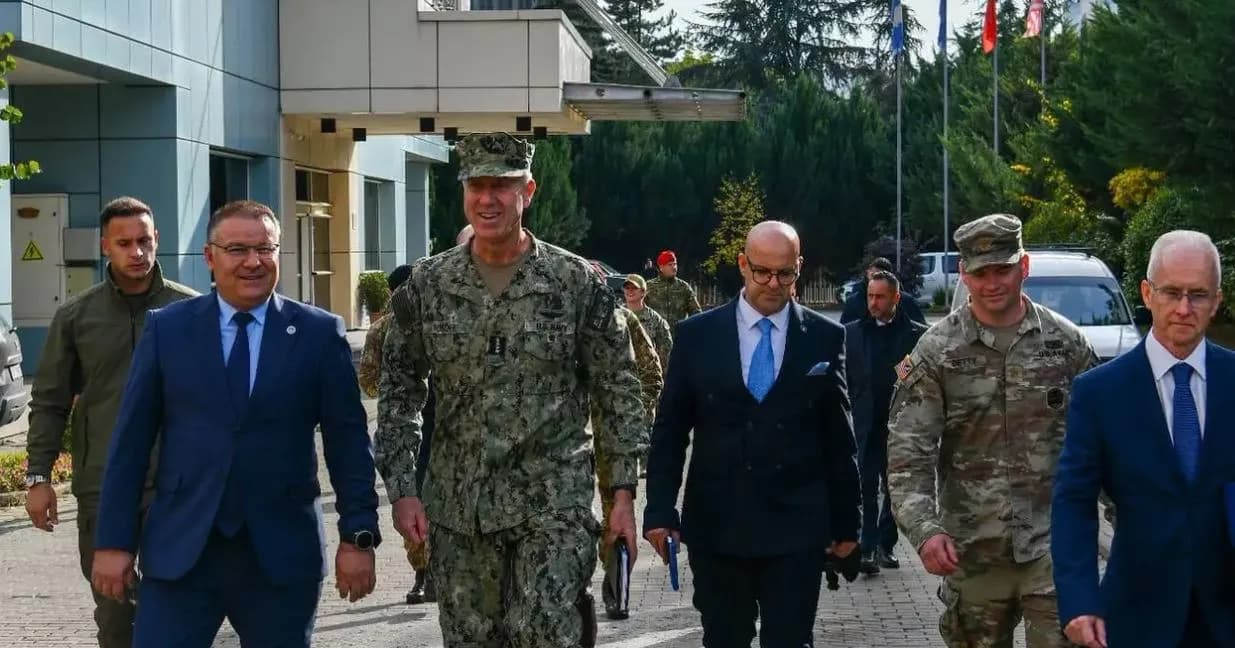 Hoxha pret komandantin e NATO-s në Napoli dhe shefin e ri të KFOR-it, flasin për thellimin e bashkëpunimit