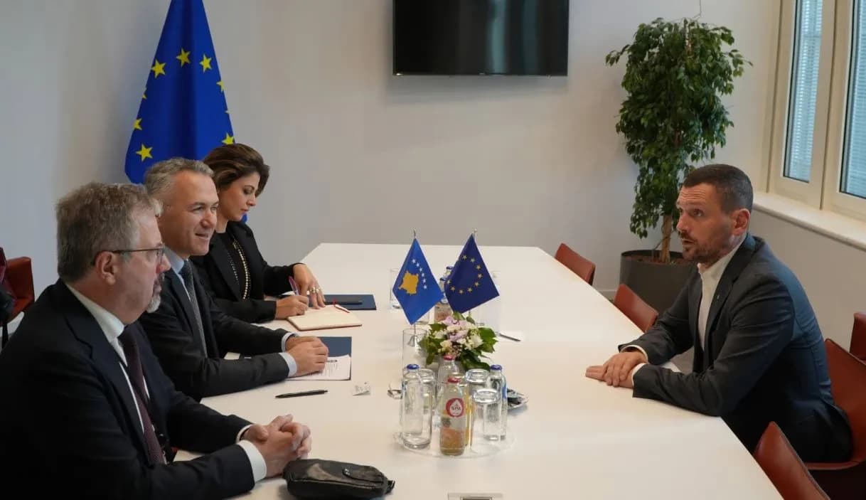 Statusi kandidat i Kosovës në BE, Zulfaj takohet në Bruksel me eurodeputetin Adnan Dibrani