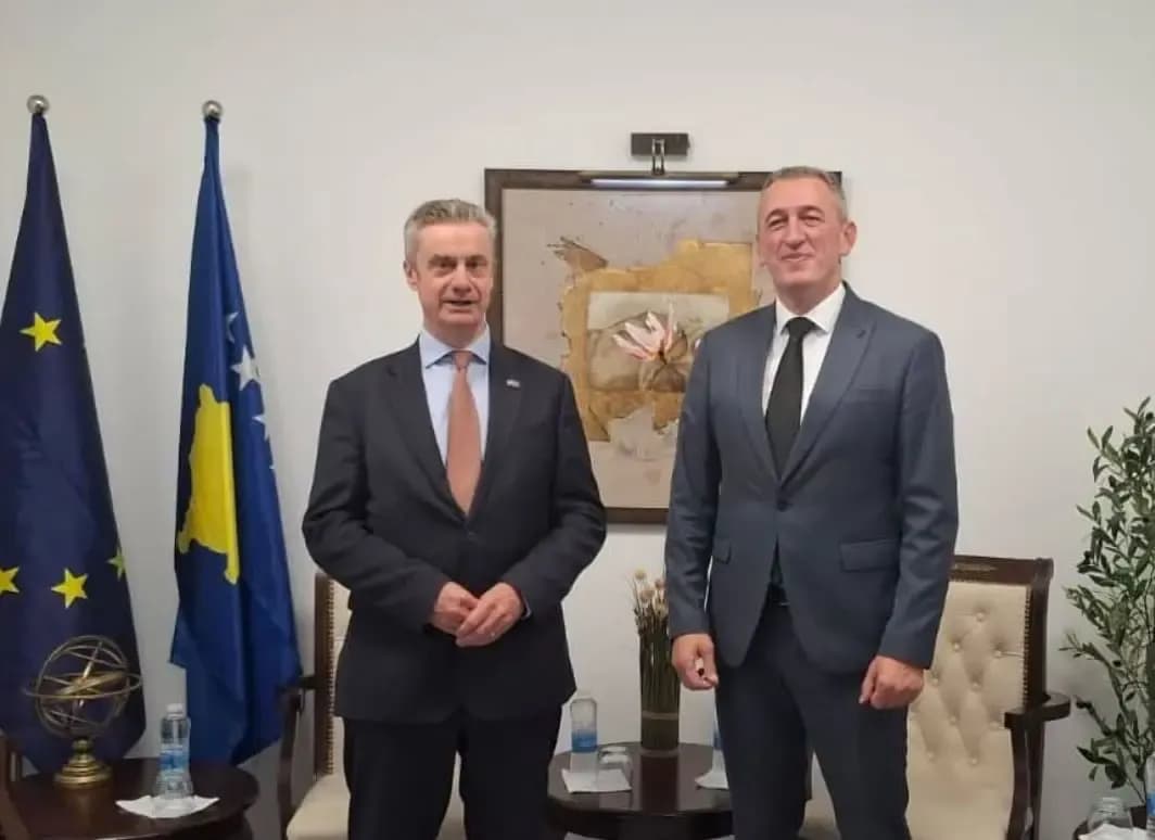 Ambasadori britanik takon Rashiqin, diskutojnë për prioritetet e komuniteteve joshumicë