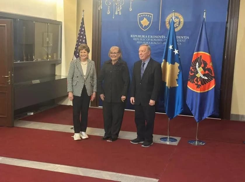 Shiroka-Pula takohet me senatorët amerikanë Shaheen dhe Durbin