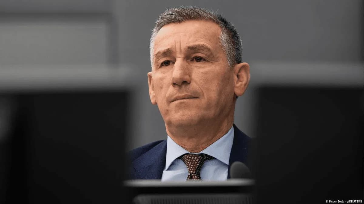Dy bashkëmbrojtëseve të Kadri Veselit iu shkëputen kontratat