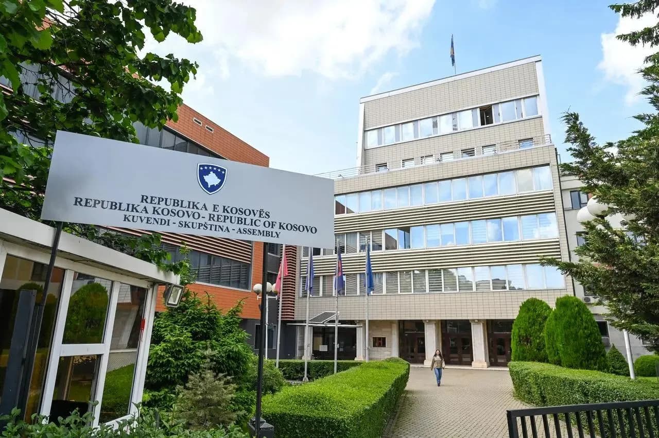 Sot mblidhen disa komisione parlamentare, shqyrtohen ndryshimet buxhetore