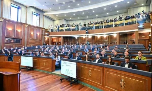 Shqyrtimi i parë i projektligjit për Specialen, Kuvendi çon njoftim për seancën e nesërme