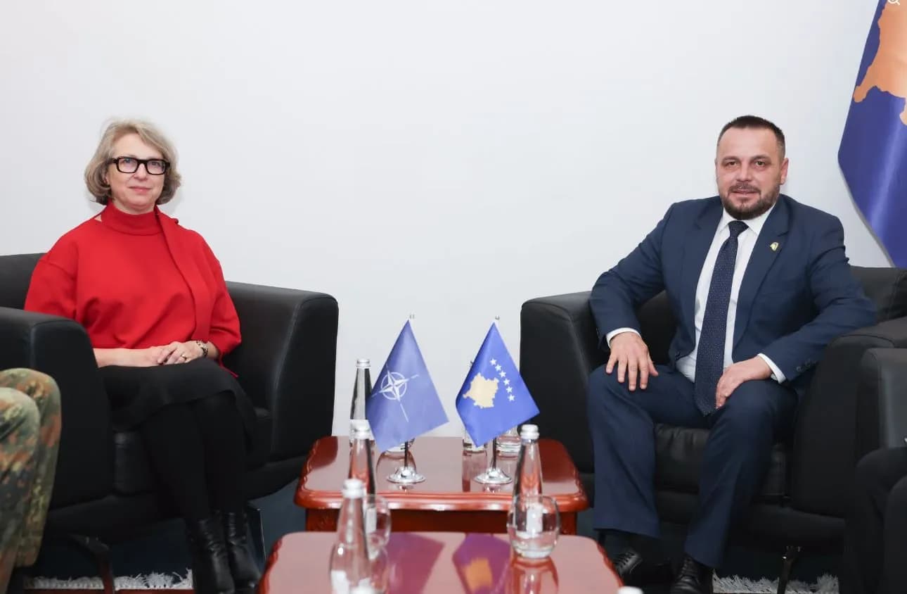 Maqedonci rithekson përkushtimin e Kosovës për anëtarësim në NATO në takimin me zyrtaren e Aleancës