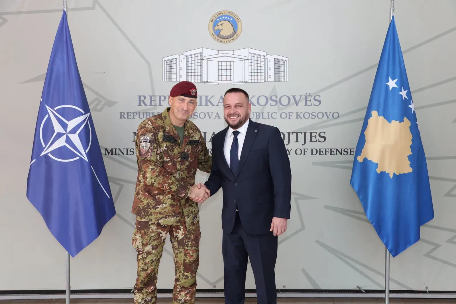 Maqedonci takohet me komandantin e ri të KFOR-it, në fokus siguria dhe bashkëpunimi