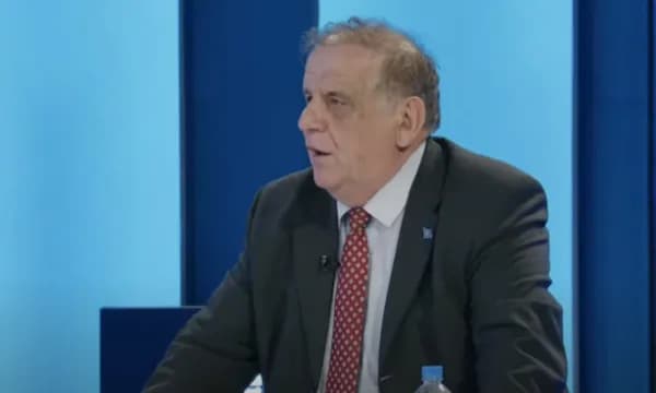 “Katragjyshat vllazën – vlla me babën e babës t’babës tem”, Spahiu mundohet ta tregojë “lidhjen familjare” me Çitakun, ngatërrohet