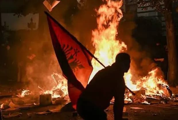 Protesta studentore shtrihet edhe në qytete të tjera të Shqipërisë, duan dorëheqjen e Ramës