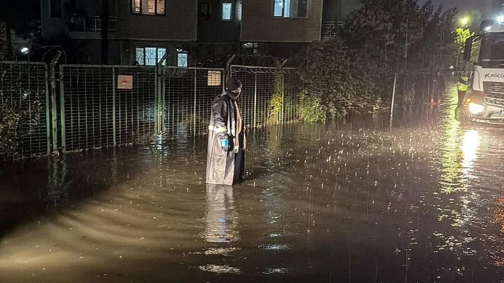 Shkon në dy numri i viktimave në Stamboll pas reshjeve katastrofike